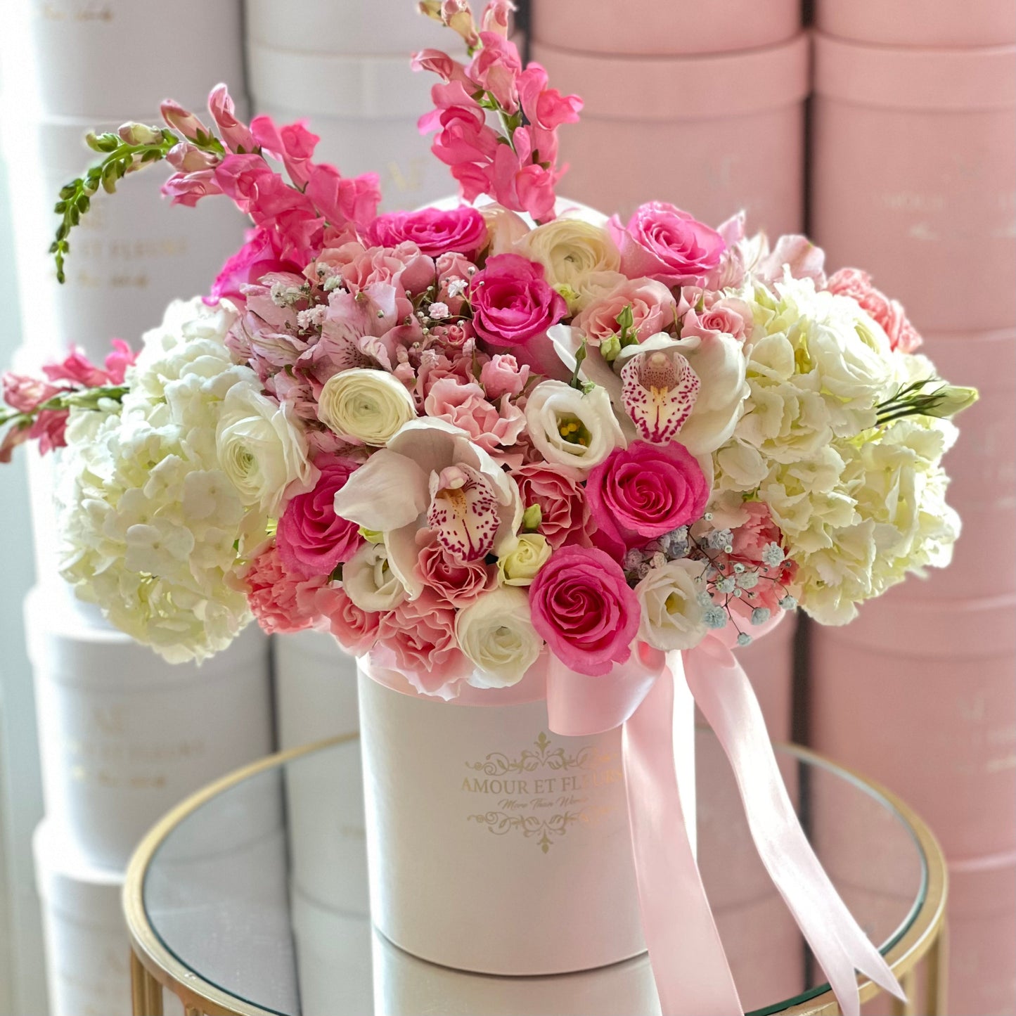 Mi Amor petite Floral Arrangement, white orchid