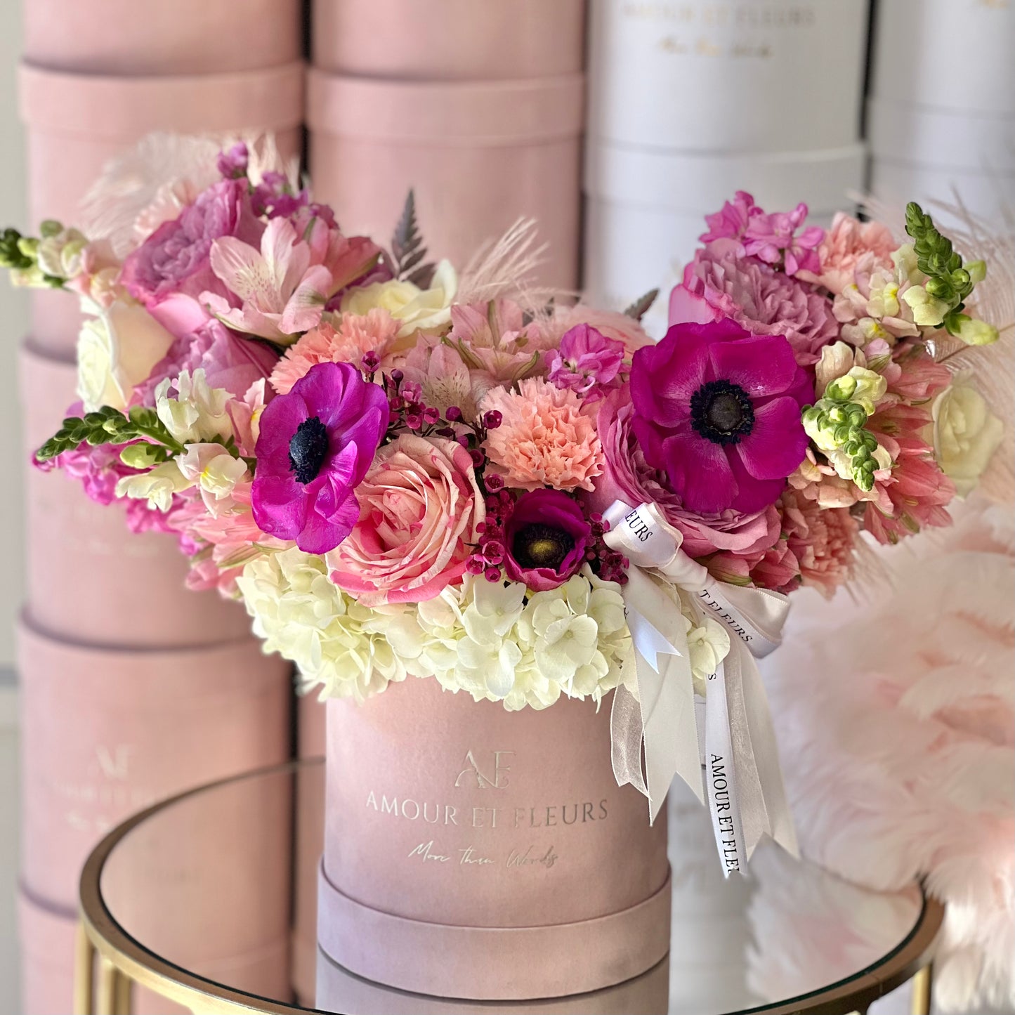 Chic Floral Arrangement, flower box pink front