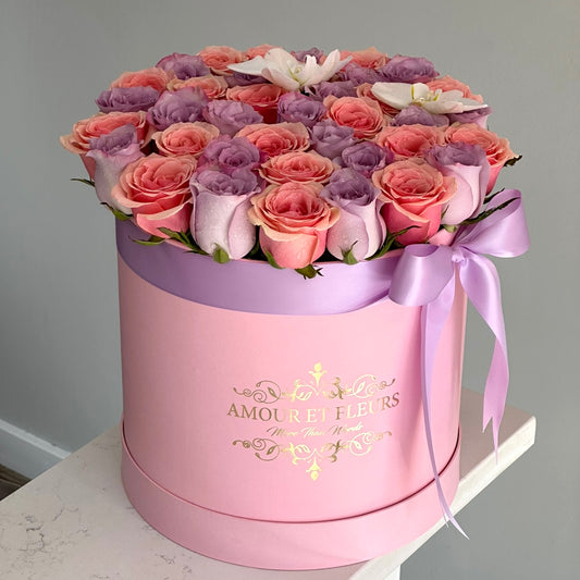 Eleganté Medium Floral Arrangement, roses box pink