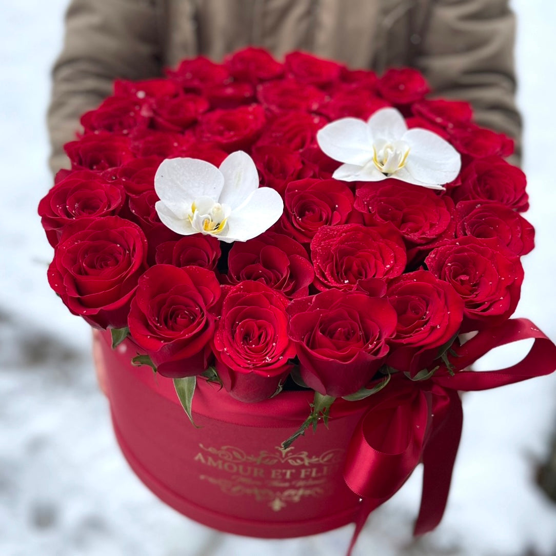 Eleganté Large Floral Arrangement, roses box red up