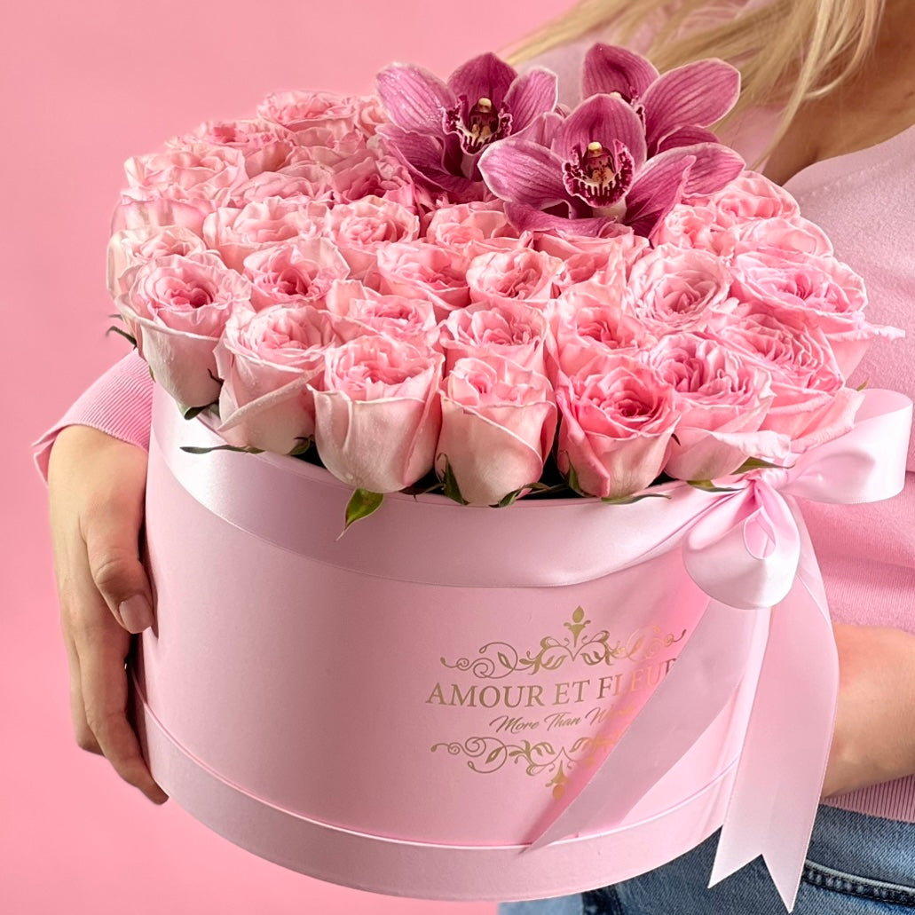 Eleganté Large Floral Arrangement, box of roses pink