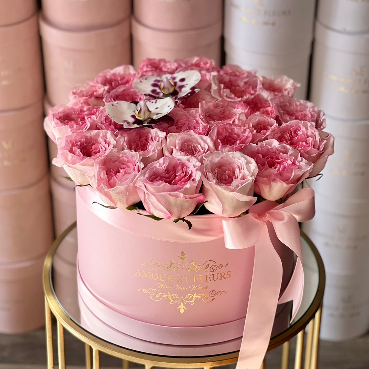 Eleganté Large Floral Arrangement, roses box pink up