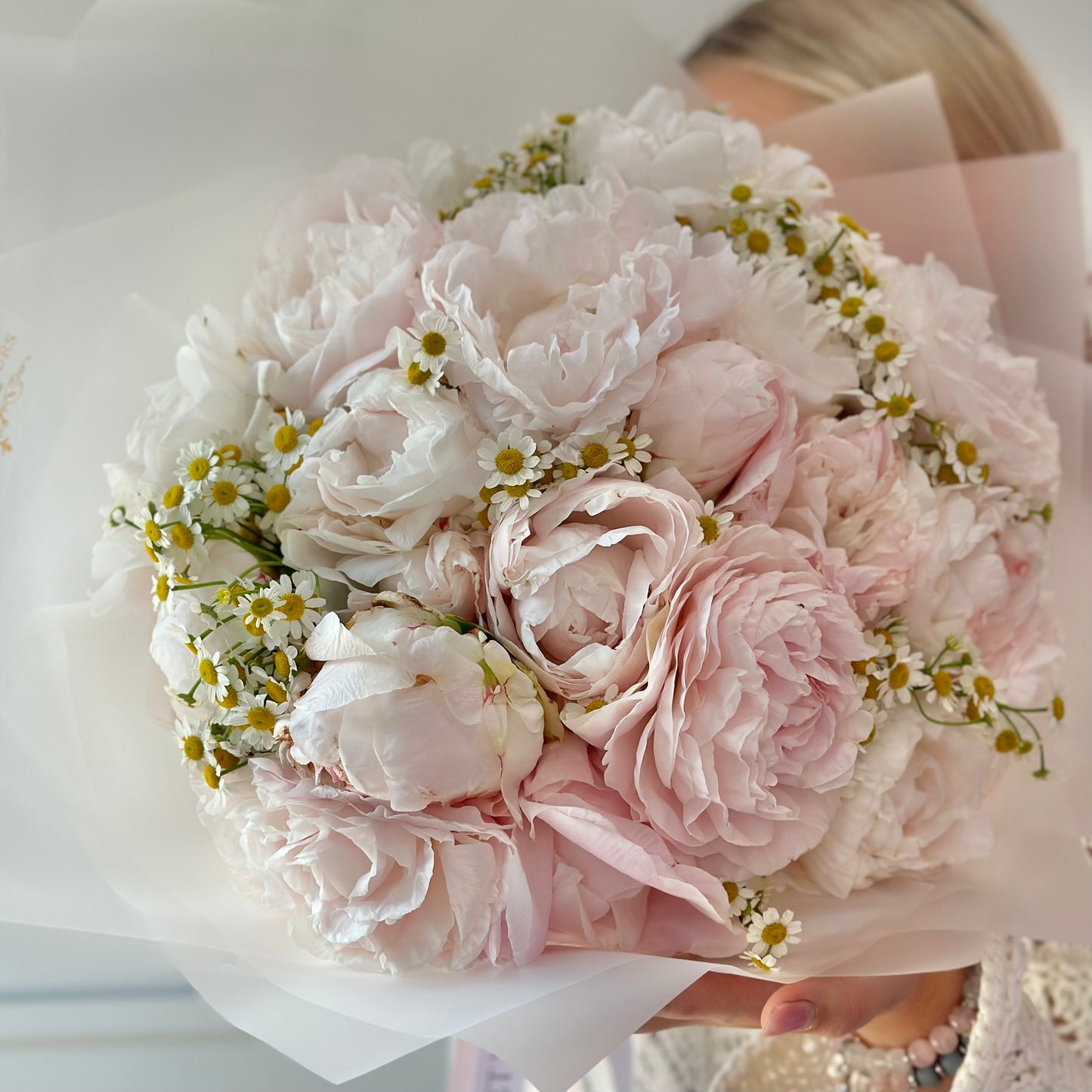 The Cloud 5 Flower Bouquet,details