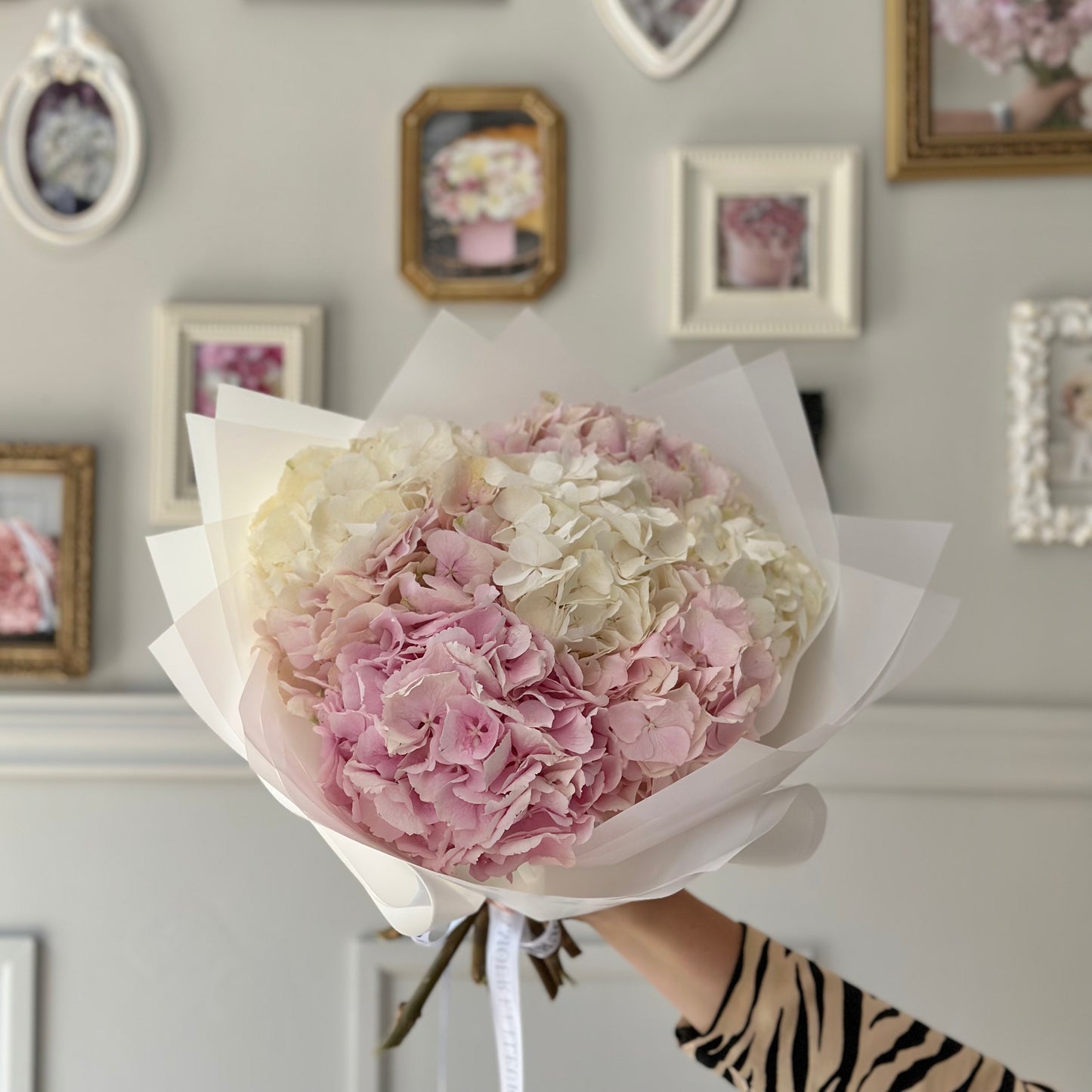 Large Dutch Hydrangea Bouquet,overlook