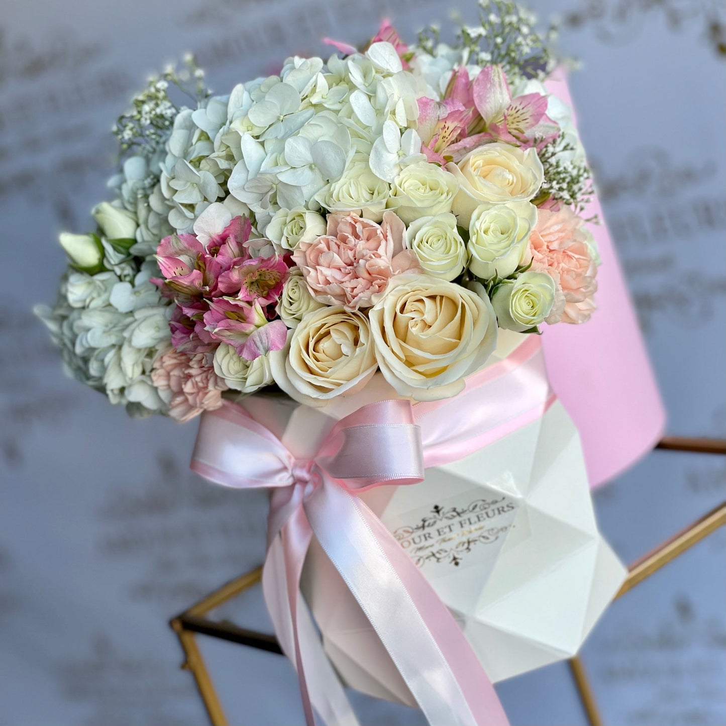 Angélique Floral Arrangement, flower box pink and white