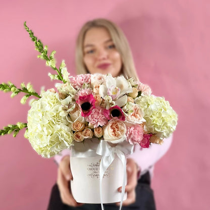 Royal petite Floral Arrangement , anemonie