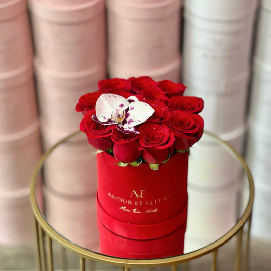 Eleganté XS Floral Arrangement, red box of roses