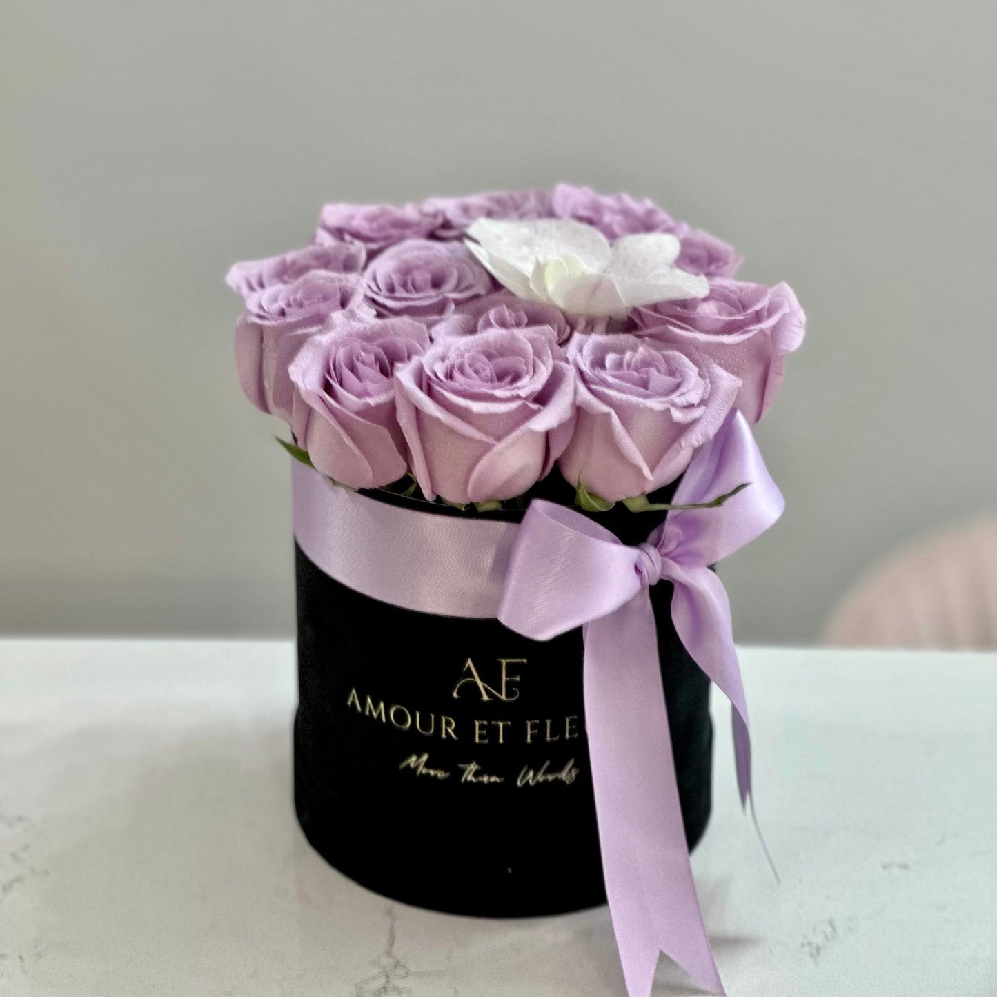 Eleganté XS Floral Arrangement, black box of roses
