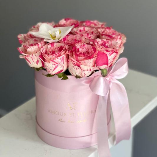 Eleganté Small Floral Arrangement, pink box of roses