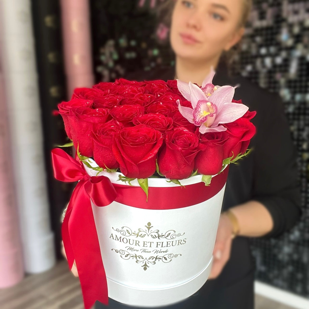 Eleganté Medium Floral Arrangement, box of roses red