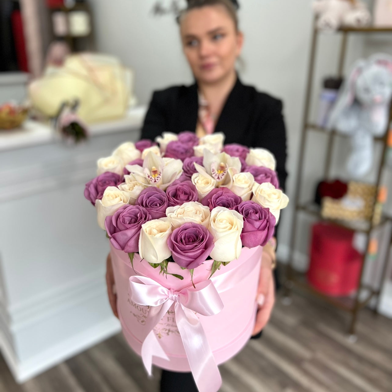 Eleganté Medium Floral Arrangement, box of roses white and lavender