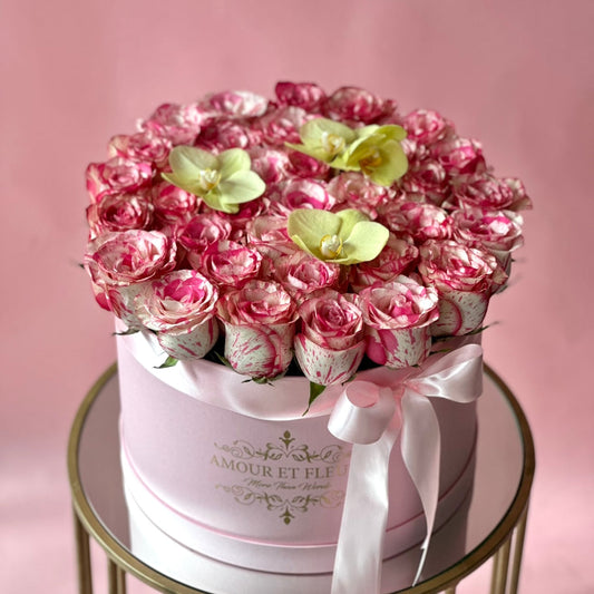 Eleganté Large Floral Arrangement, roses box pink