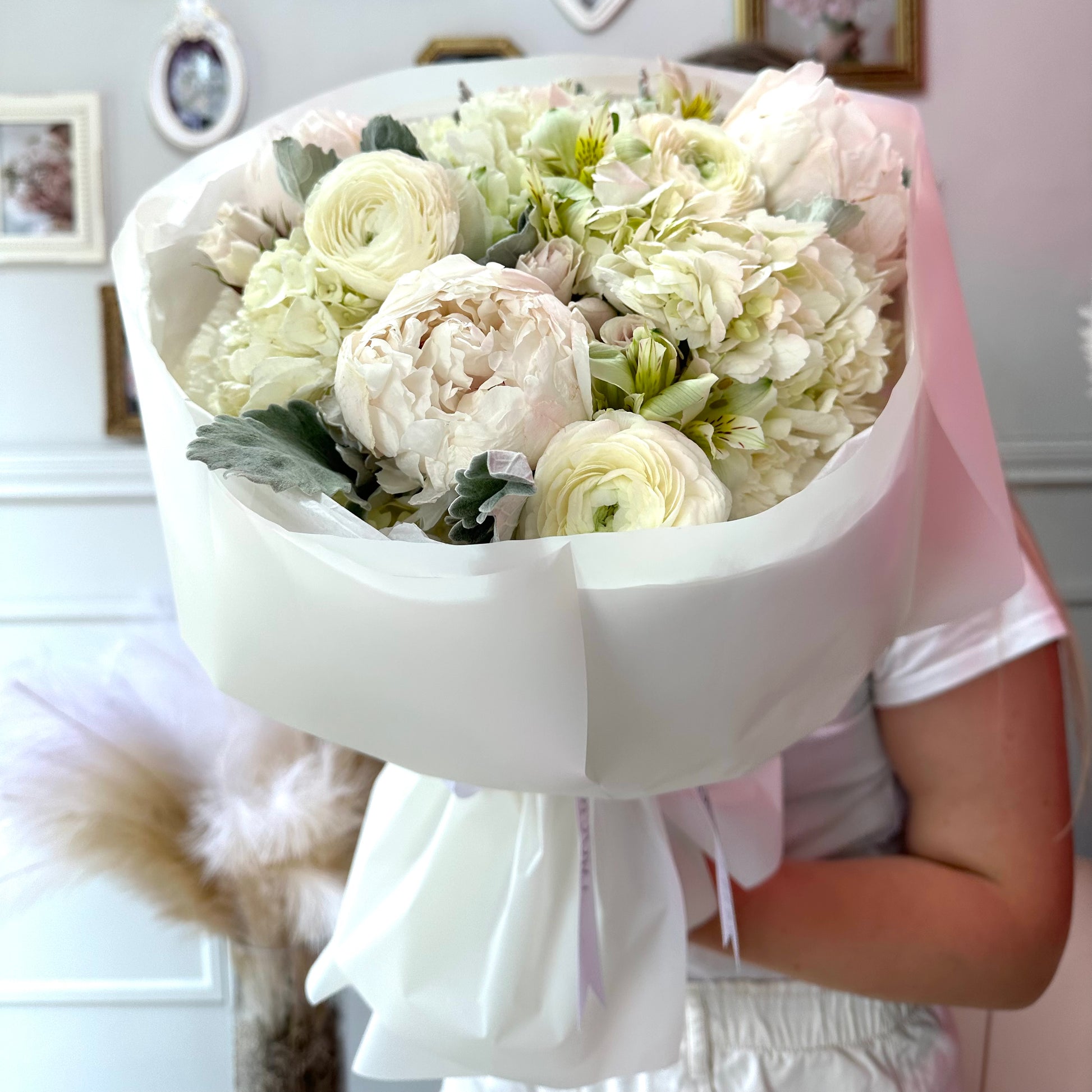 White EleganceFlower Bouquet,details